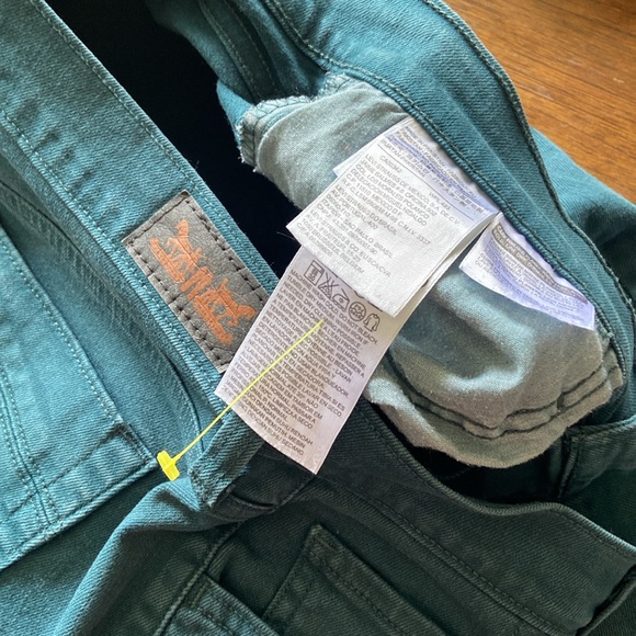 Women’s Levi’s 505 Straight Leg Black Jeans with Silver Accent Stitching NWOT 8M - Picture 8 of 10